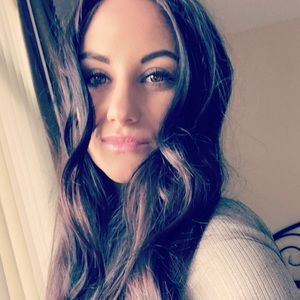 Meet your Posher, Alexis